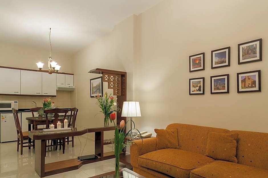 Comfort Hotel Suites