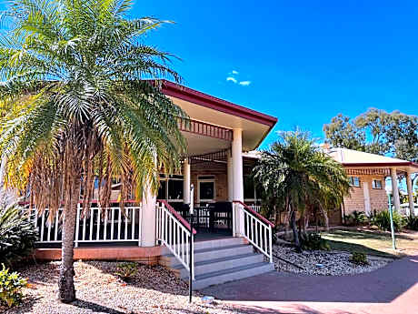 Western Heritage Motor Inn