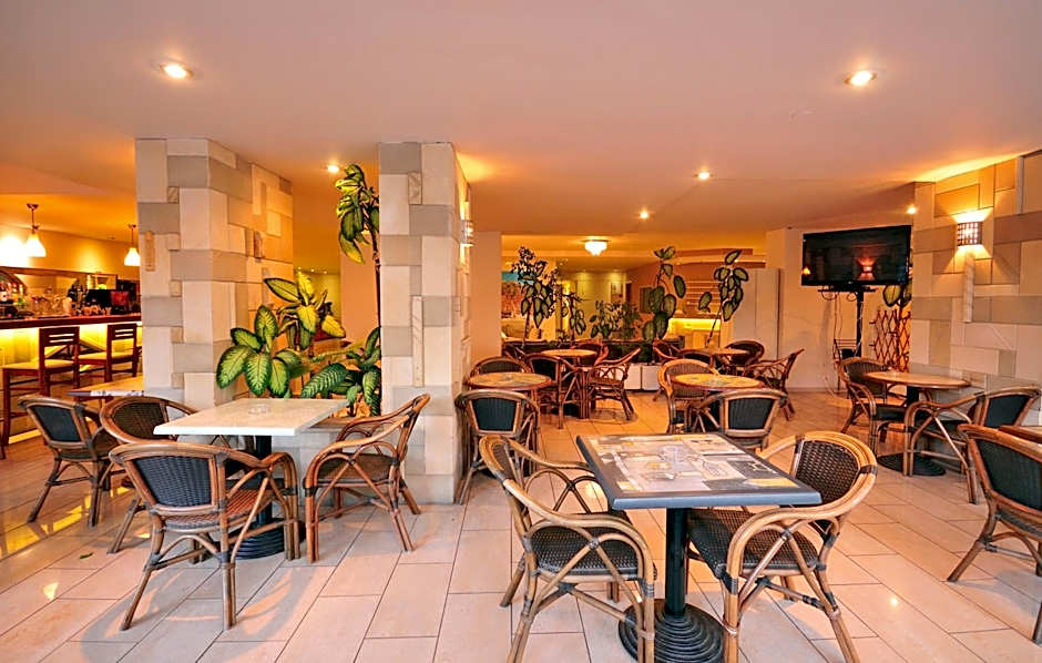 Carina Hotel