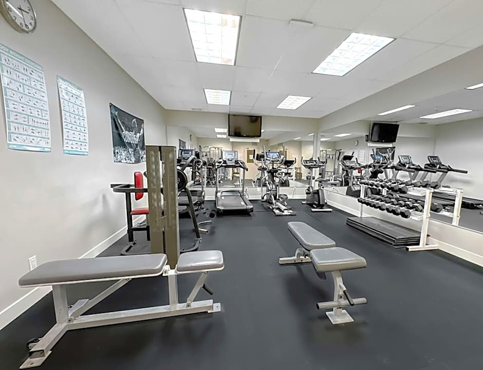 Coast Abbotsford Hotel & Suites