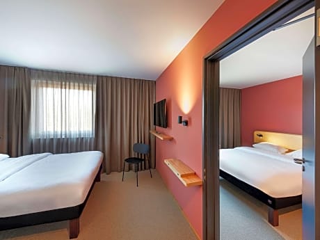 Suite connecting room