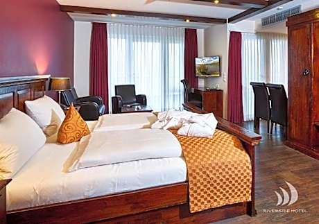 Suite with Lake View