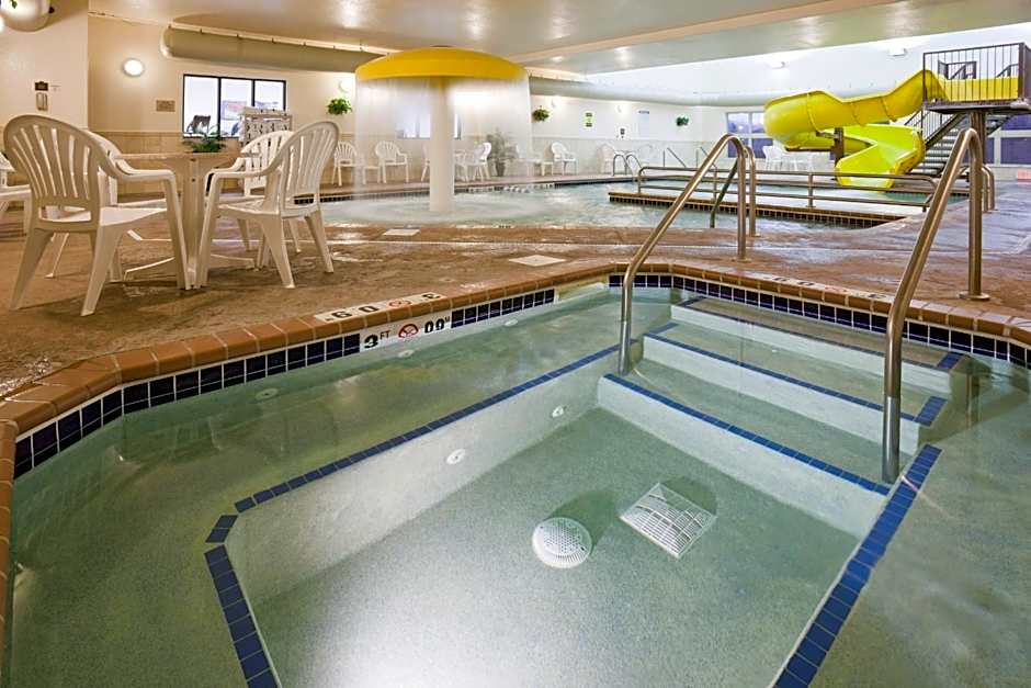 Expressway Suites Fargo