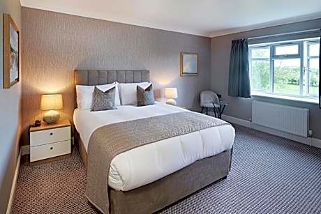 1 King Bed Non-Smoking Executive Room River View