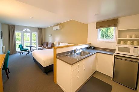 Studio with Spa Bath