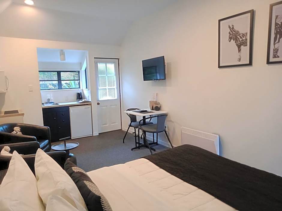 Photo 1 of 21 of Studio 1 Queen Bed