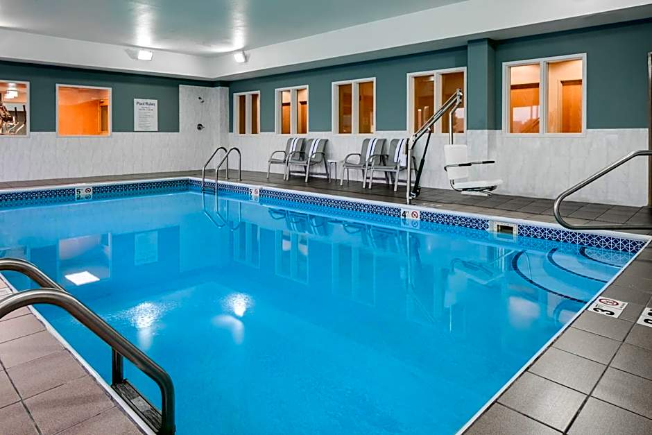 Holiday Inn Express Hotel And Suites Clinton By IHG