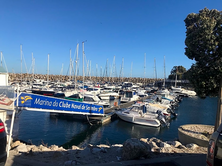 Sesimbra Natural Room and private access