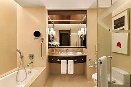 Deluxe King Room with City View