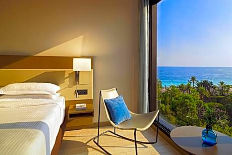 Deluxe King Room with Partial Sea View