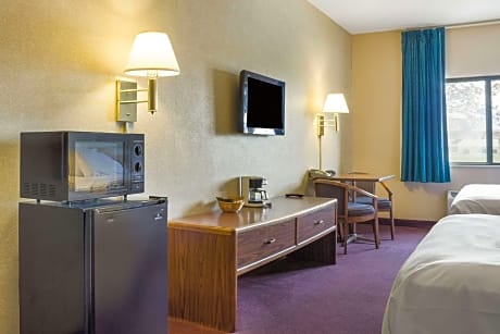 Queen Room with Two Queen Beds - Non-Smoking