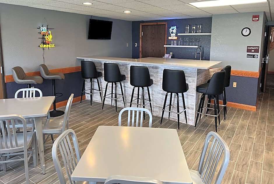 AmericInn by Wyndham Manitowoc