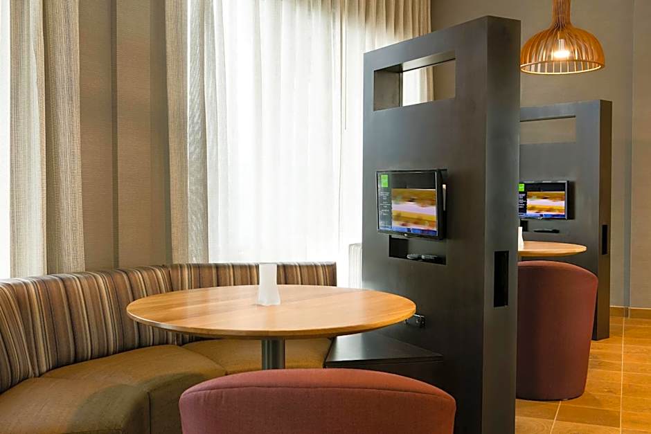 Courtyard by Marriott Omaha Bellevue at Beardmore Event Center