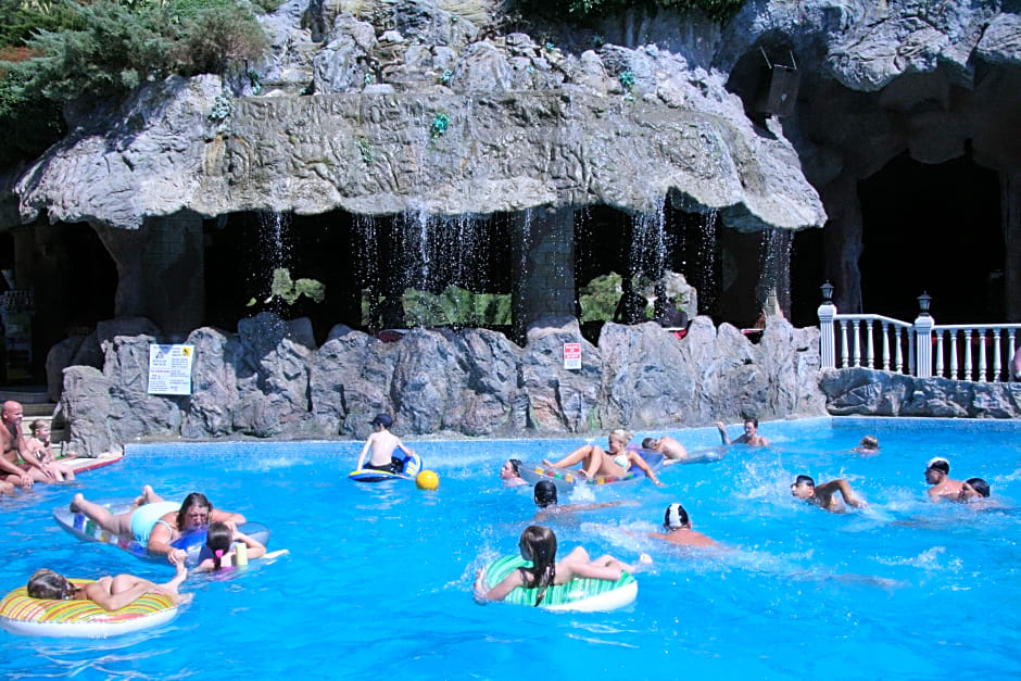 Grand Aquarium Apart