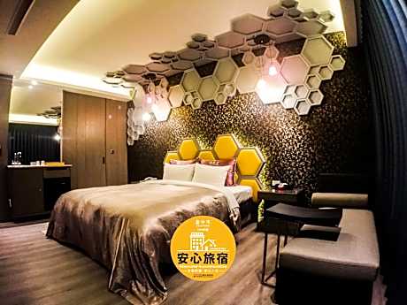 Deluxe Double Room (Check-in after 23:00)