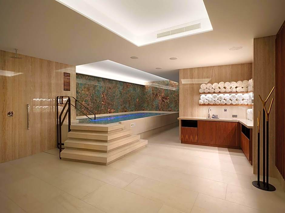 Iceland Parliament Hotel, Curio Collection by Hilton
