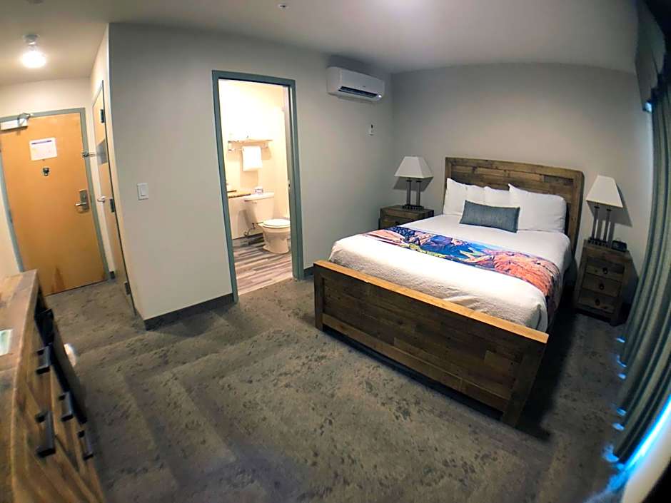 1 Queen Bed — 37 fotoğraftan 1. fotoğraf
