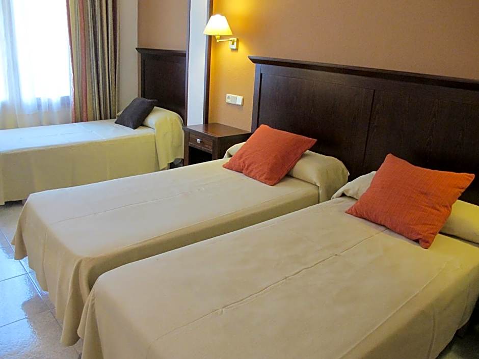 Photo 1 of 4 of Economy 1 Double Bed or 2 Beds