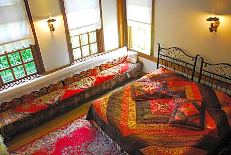 Double or Twin Room with Shared Bathroom