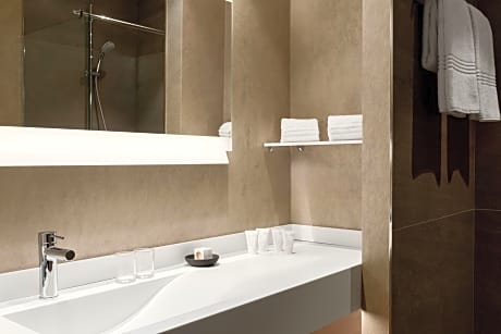 Comfort Room, 1 King Bed with Sofa bed, Non Smoking, Balcony (1 King Bed and 1 Double Sofa Bed)