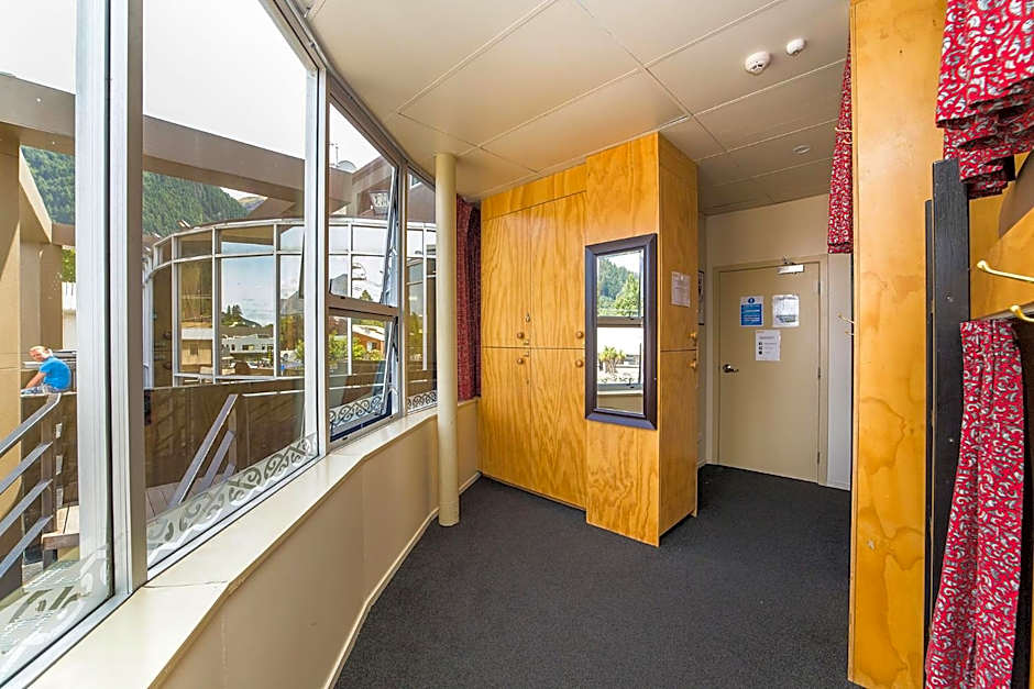 Tahuna Pod Hostel