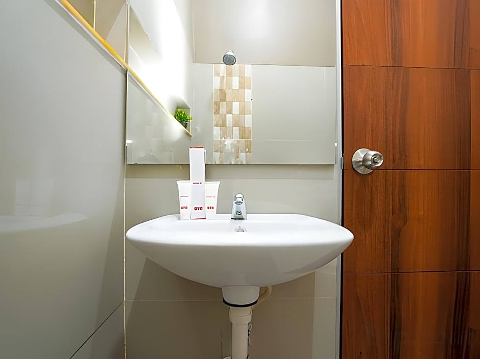 Hotel O Surabaya near Surabaya Town Square formerly Kupang Gunung Residence