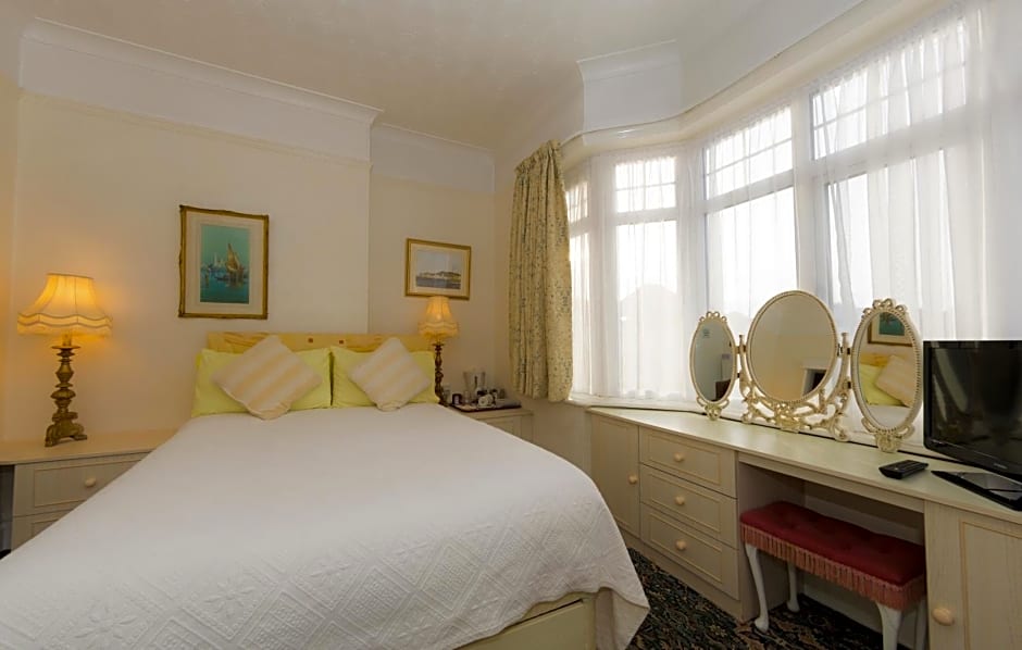 Shoreline Accommodation