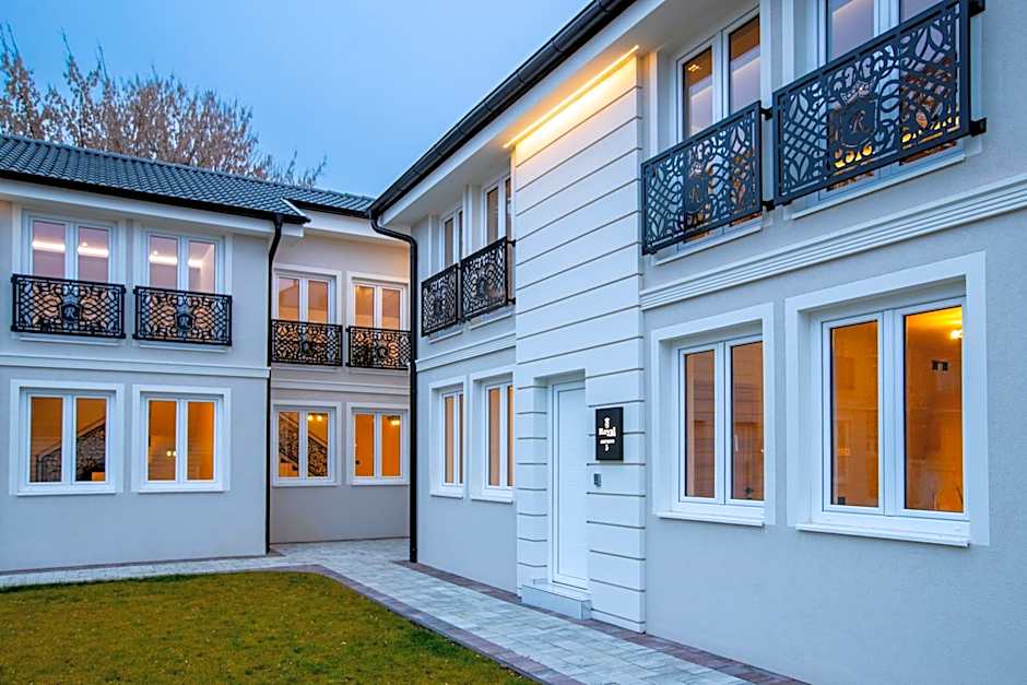 Garni Hotel Royal Crown