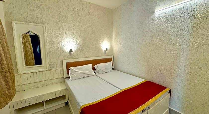 Hotel Kamal ( Nearest to Taj Mahal )