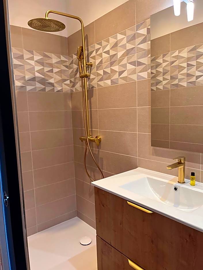 HDG Hôtel Gare de L'Isle Adam Appart's Hotel