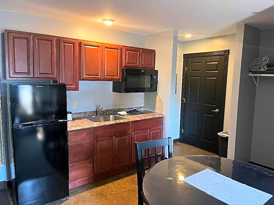 Gamble Farm Inn and Suites