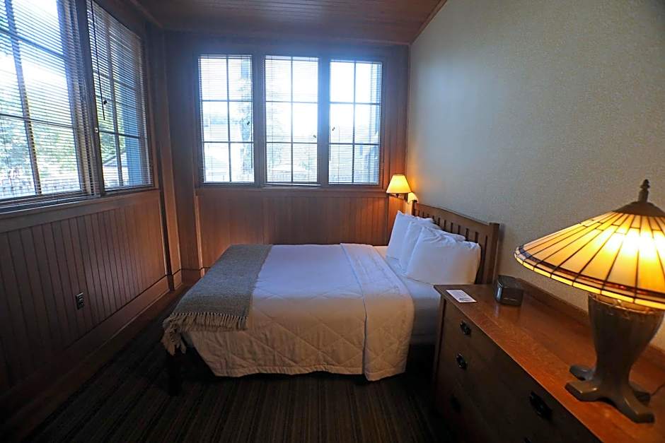 Roycroft Inn