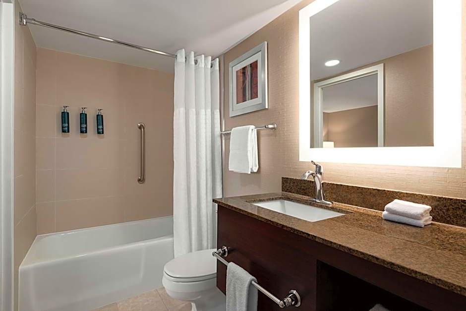 LaGuardia Plaza Hotel