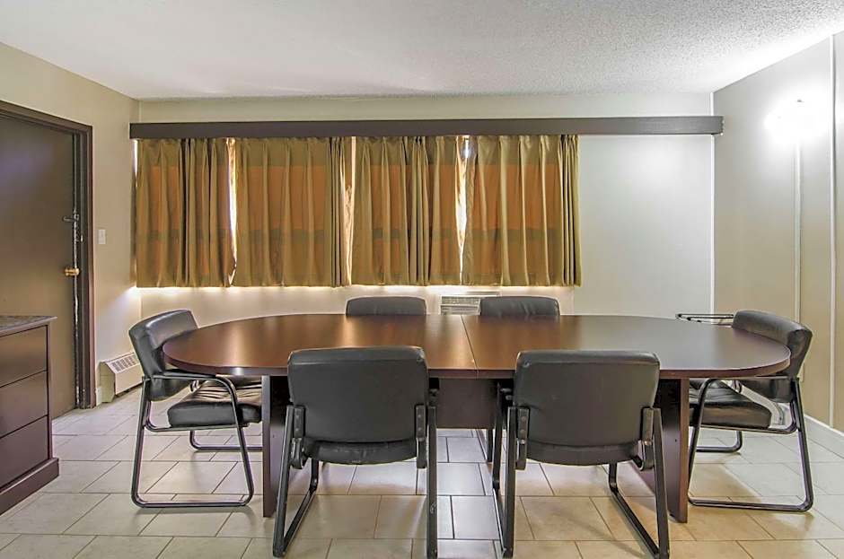 Econo Lodge Lloydminster