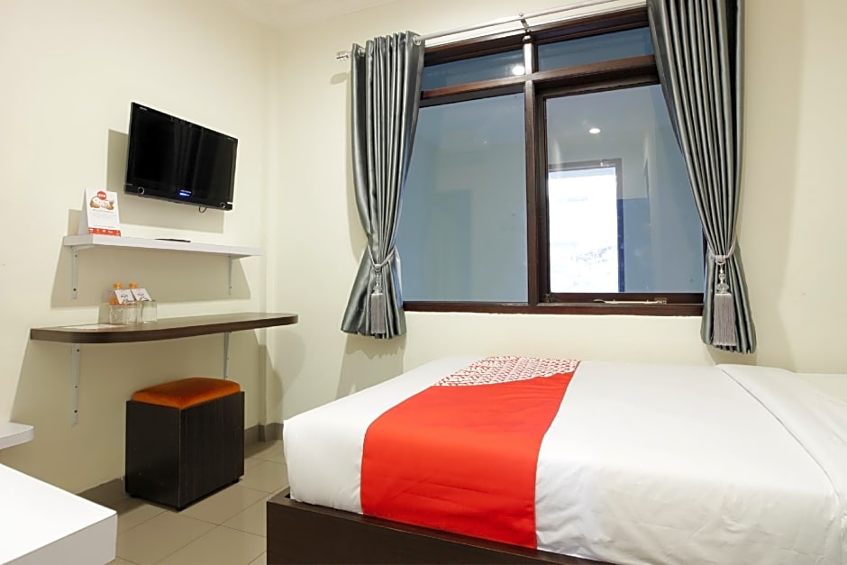 OYO 306 Koen Residence Near RS Gandaria