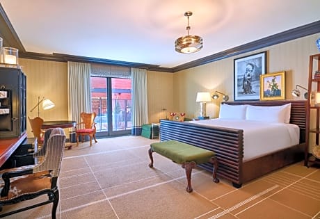 Junior Suite King Poolside