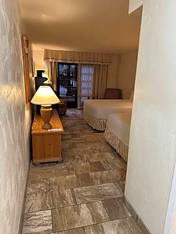 2 Queen Beds, Deluxe Room, Non-Smoking