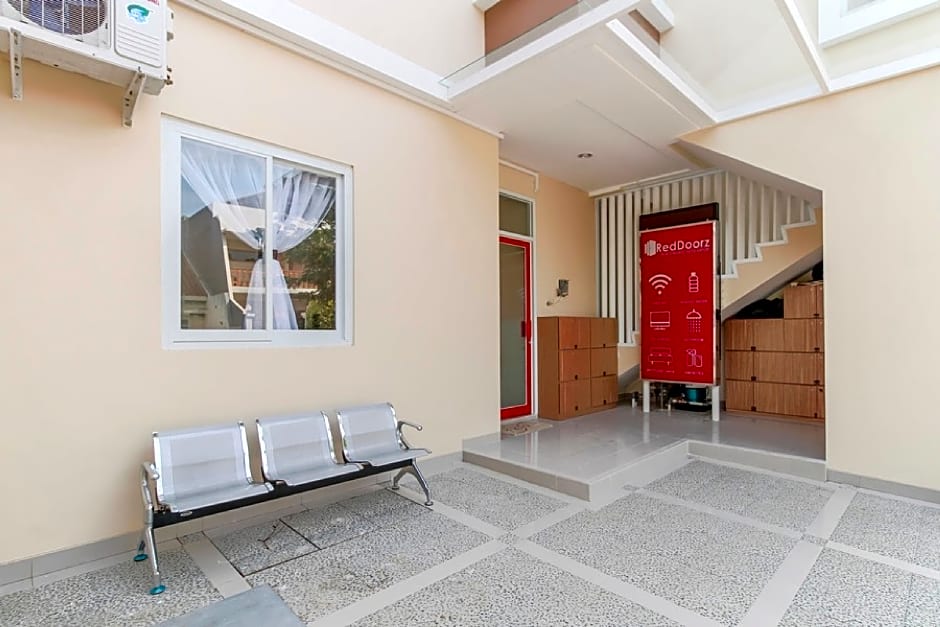 RedDoorz Near Soekarno Hatta Airport