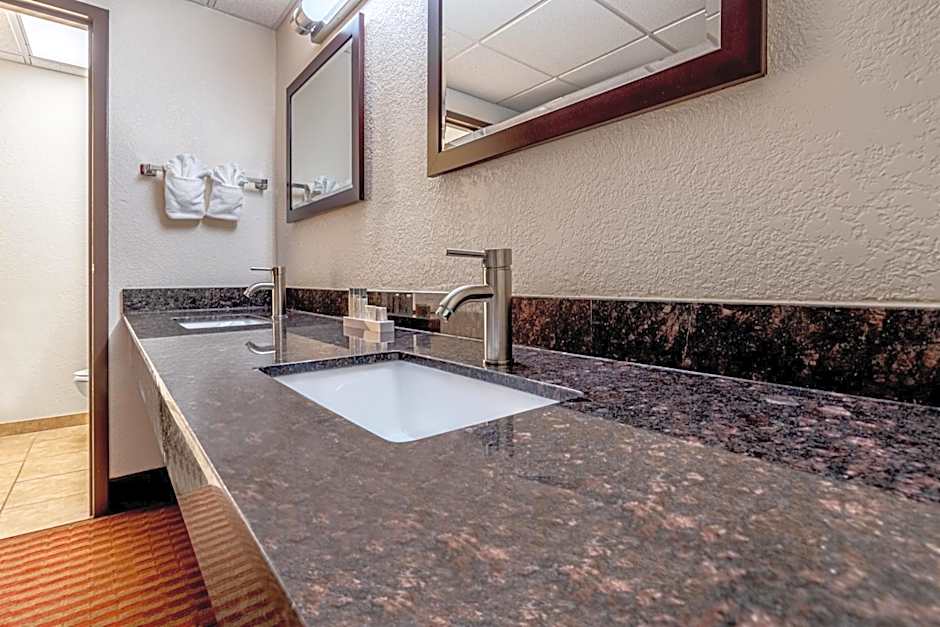 Grand Williston Hotel And Conference Center