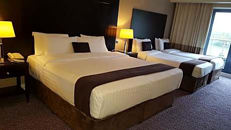 Family Room (2 Adults + 2 Children)