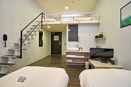 Quadruple Room (No Window)