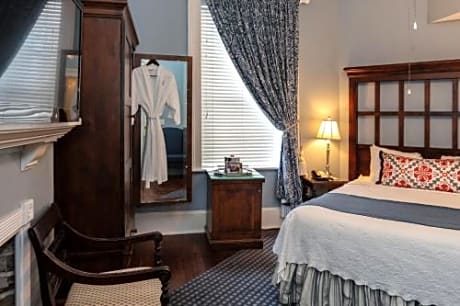 Classic Queen Room