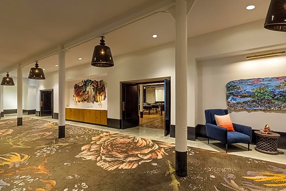 Crossroads Hotel