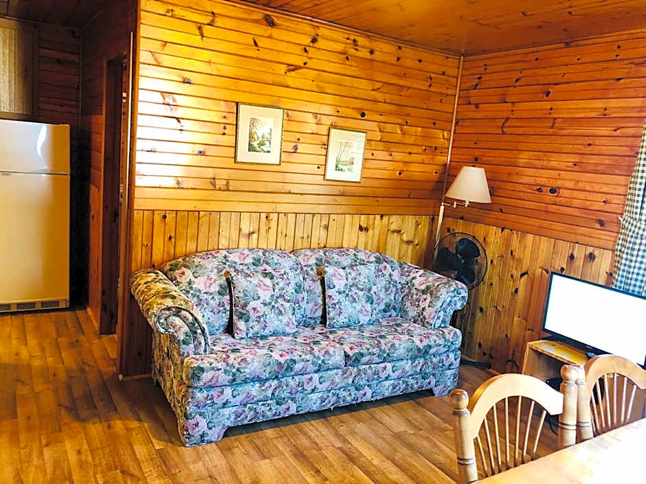 Green Gables Bungalow Court