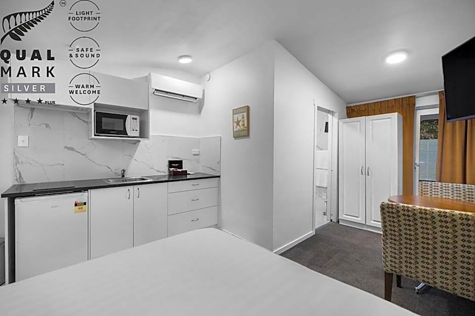 Lakeview Colonial Motel