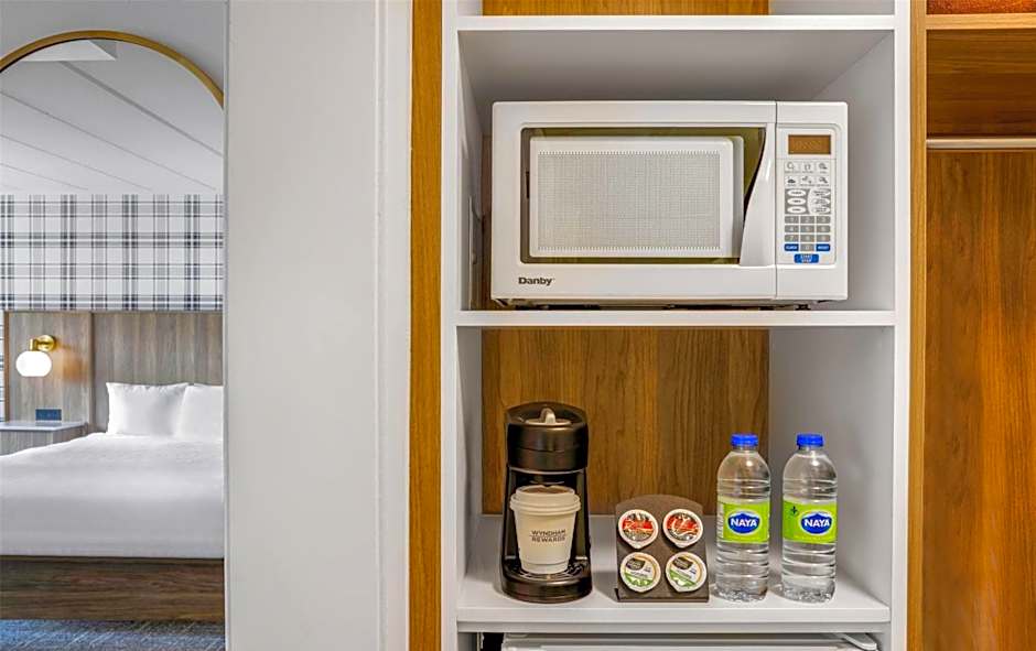 Travelodge by Wyndham Niagara Falls at the Falls