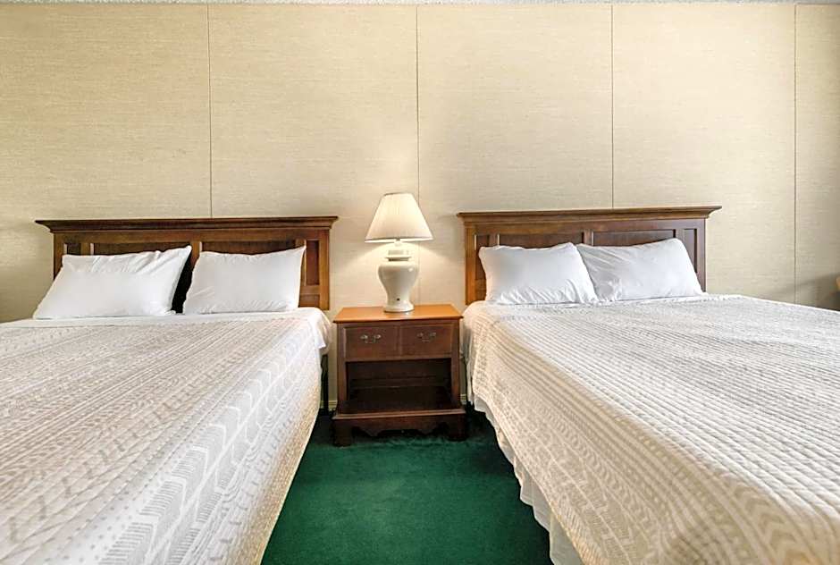 Candlewick Inn and Suites
