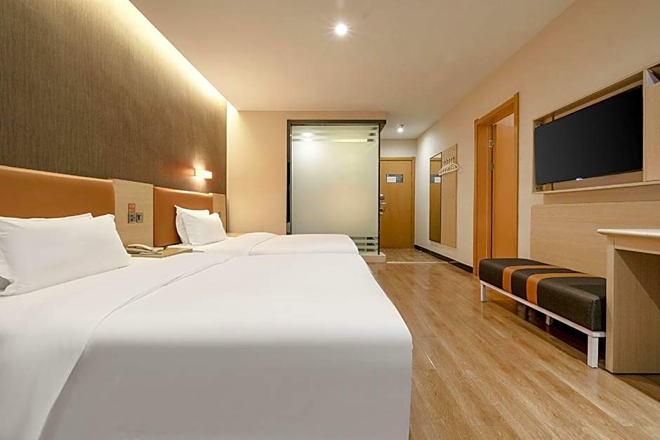 7 Days Premium Wuhan Caidian Square Branch