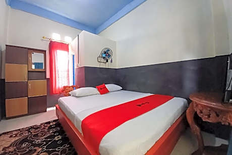 RedDoorz Syariah at Penginapan Queen Sungai Penuh