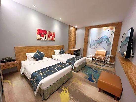 Yalkang Business Hotel (Guangzhou Zhujiang New Town Tancun Subway Station)